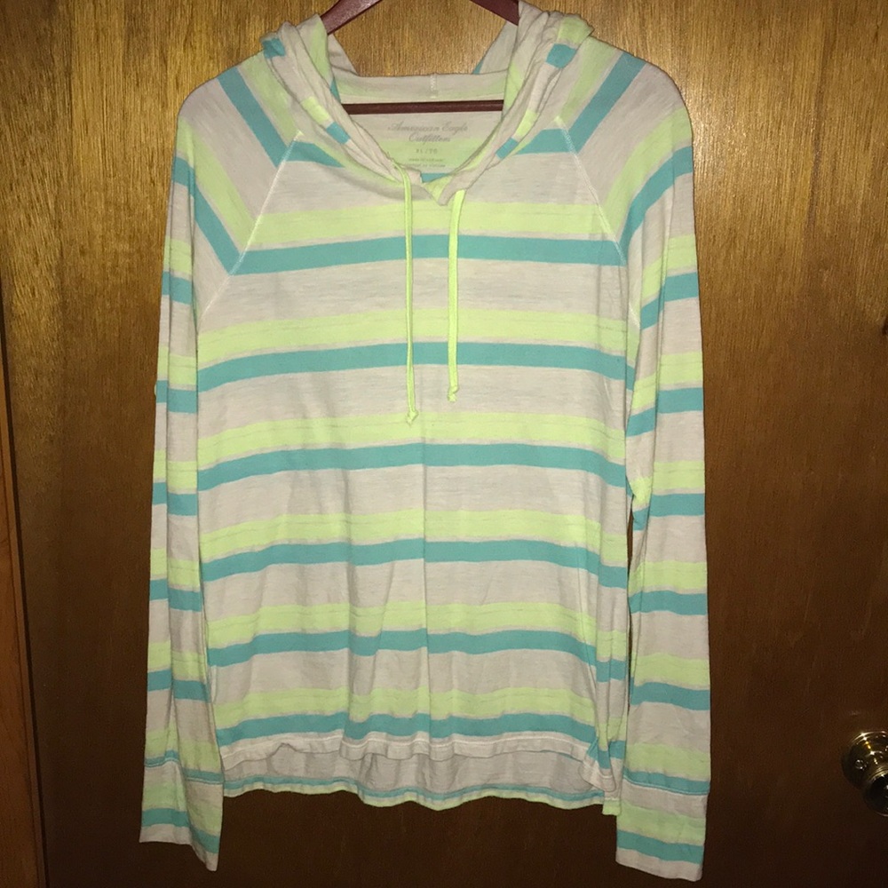 XL American Eagle long sleeved hooded tee